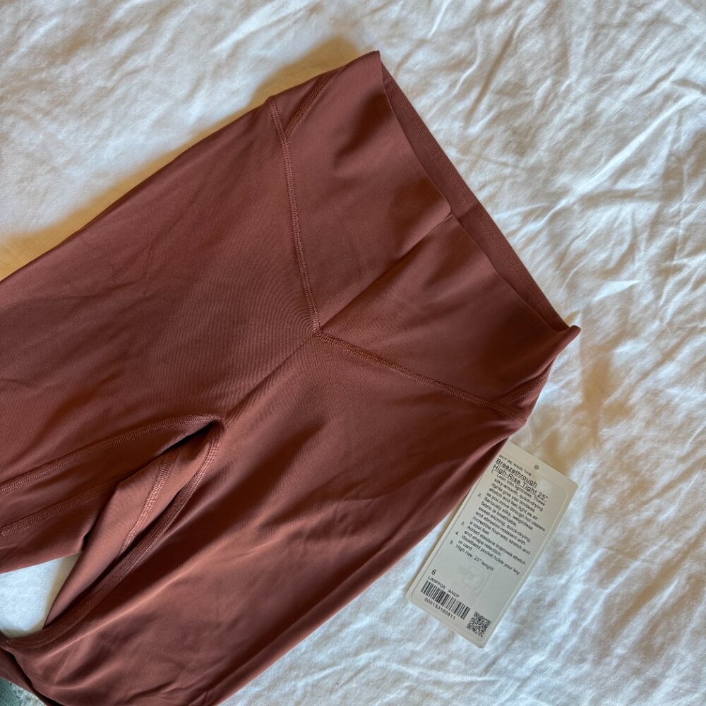 Lululemon Breezethrough High-Rise Tight 25" - Size 6 - Picture 4 of 4